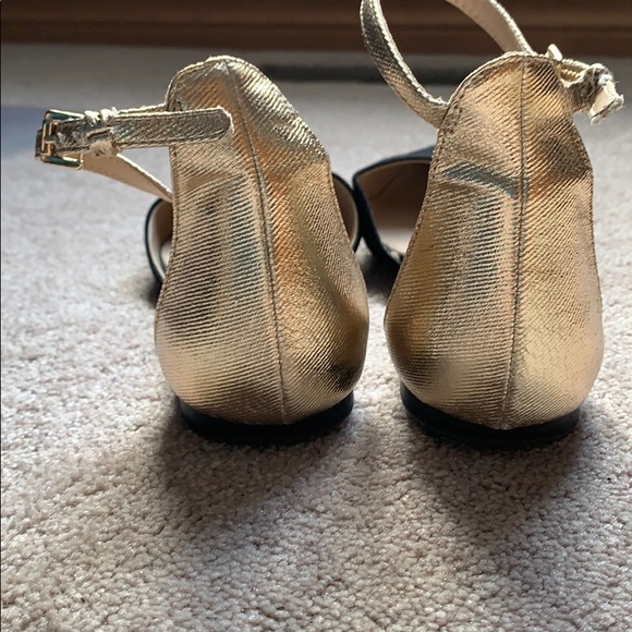 Flat sandals with black top and gold accent heal - Picture 3 of 3